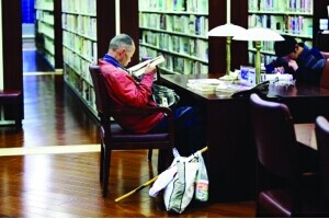 杭州图书馆向流浪者开放图书馆