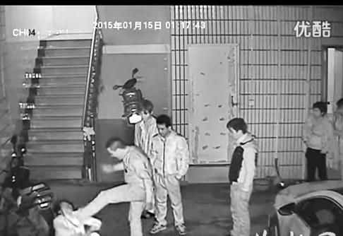 儿子殴打母亲手段残忍