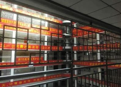 河北衡水二中装铁栏被要求整改