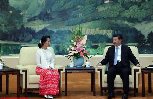 习近平会见昂山素季