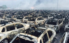 天津港爆炸烧毁近4000辆进口轿车