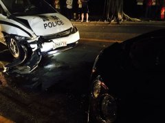 深圳警车撞宾利逃逸 疑似司机醉驾